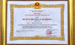 An Phat Plastic (AAA): Ông Phạm Ánh Dương - Chủ tịch HĐQT công ty vinh dự nhận Huân chương lao động hạng ba do Chủ Tịch Nước trao tặng