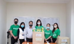 An Phát Holdings tặng cốc giấy sinh học phân hủy hoàn toàn cho khu cách ly Trúc Bạch (Hà Nội)