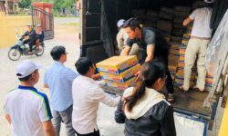 An Phát Holdings trao tặng 3 tấn hàng cho đồng bào lũ lụt Quảng Trị