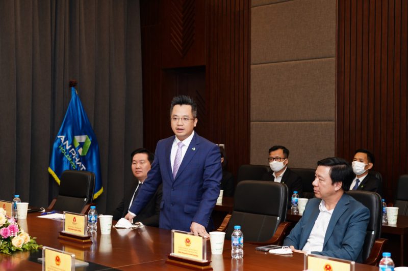 Ông Đinh Xuân Cường - Phó Chủ tịch, Tổng Giám đốc tập đoàn An Phát Holdings phát biểu tại buổi họp.