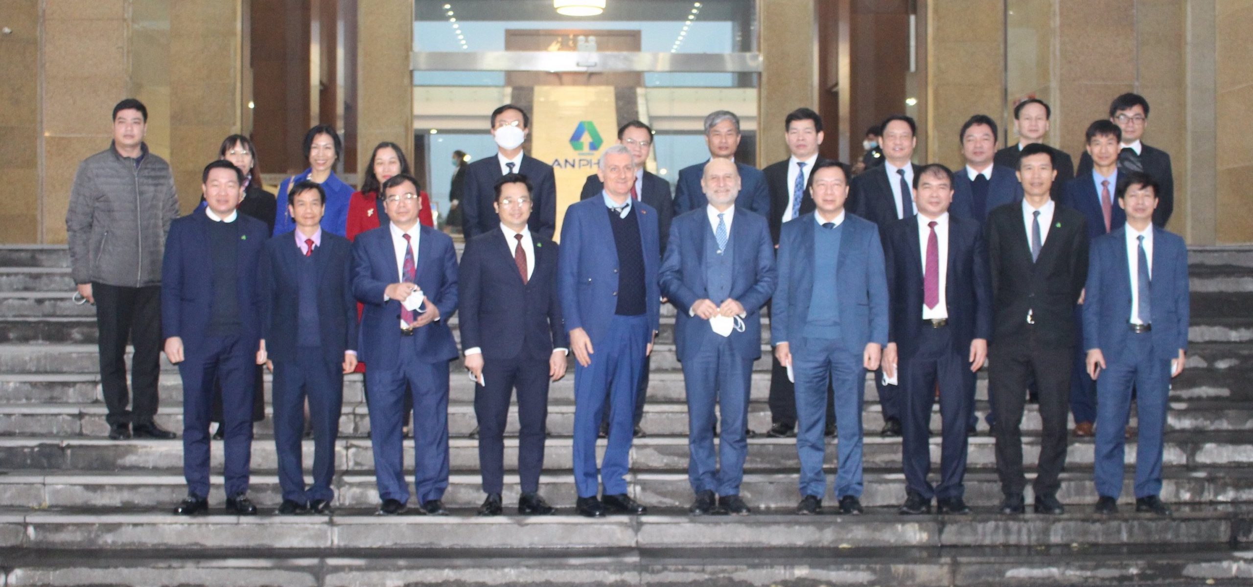 Ambassador of Italia to Vietnam hopes to expand cooperation opportunities with An Phat Holdings