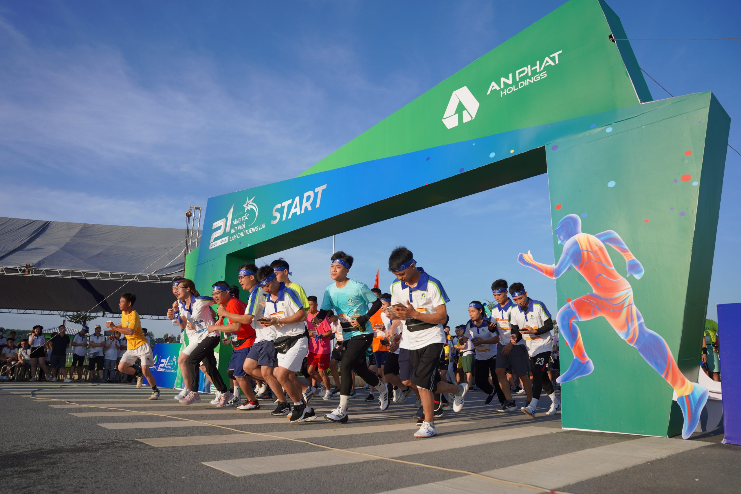 61,000 kilometers, 1,500 runners attending the race to celebrate An Phat Holdings’ 21st anniversary